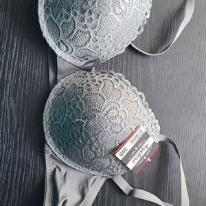 Underwire bra. 4/$30. Bundle and save